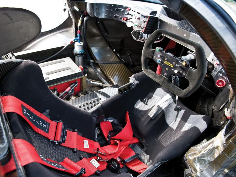 Интерьер Bentley EXP Speed 8 2002 года  (фото 26 из 66)